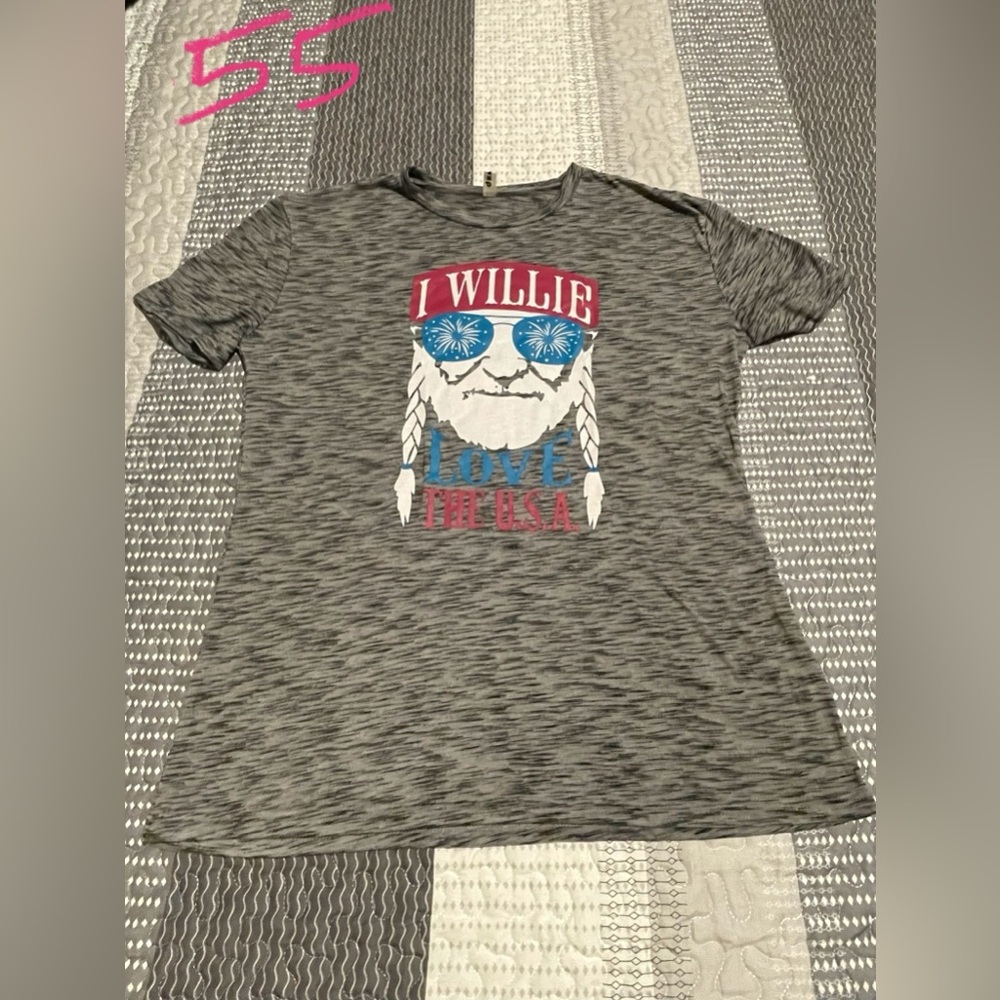 NWOT “I Willie Love the USA” t-shirt